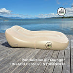 PandaRelax Air Lounger aufgeblasen auf einem Holzsteg am See